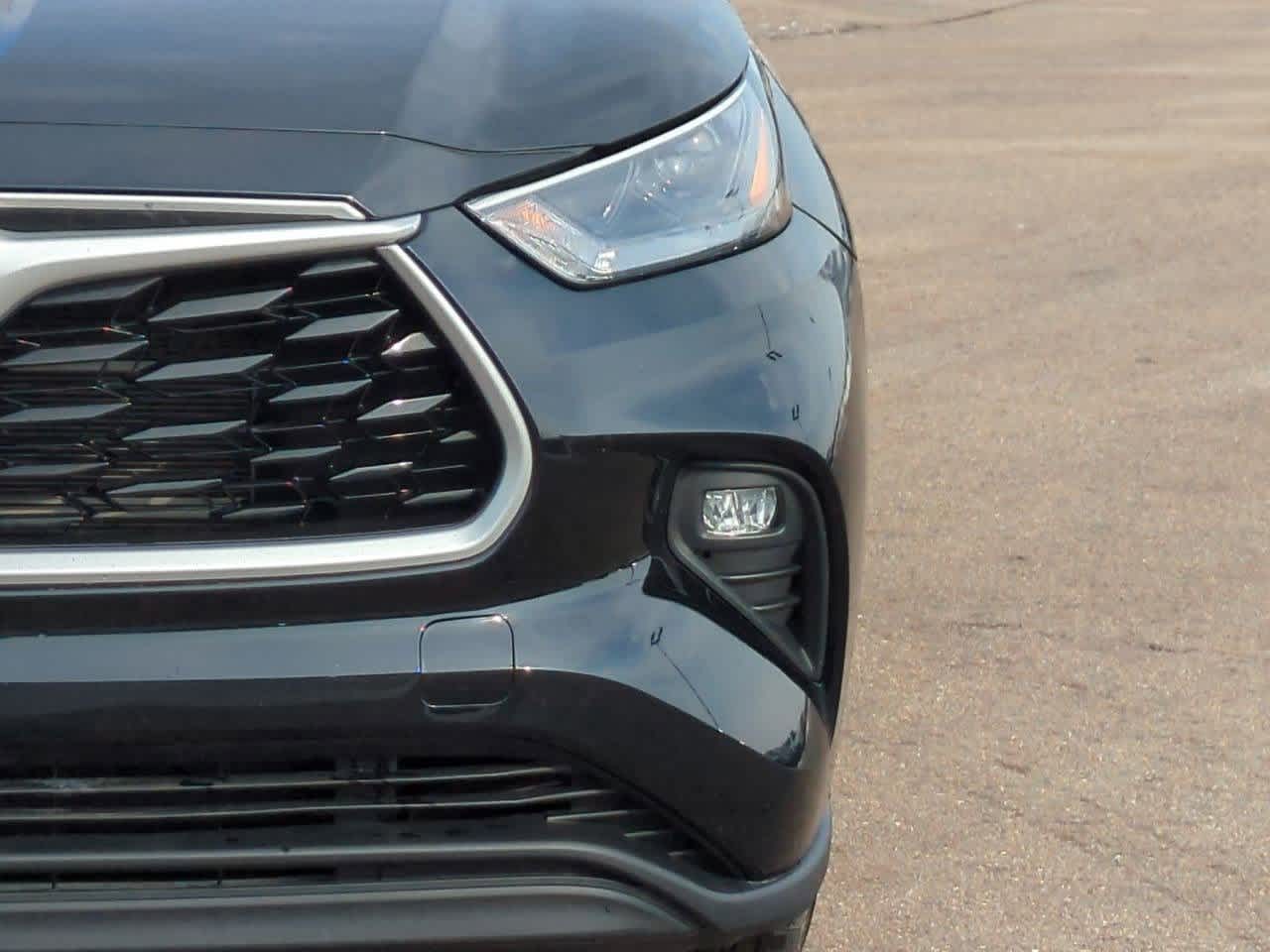 Thumbnail: 2022 Toyota Highlander - 10