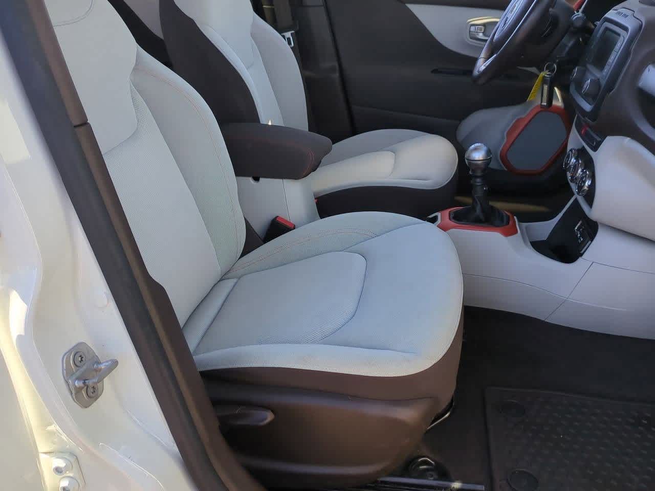 Thumbnail: 2016 Jeep Renegade - 20
