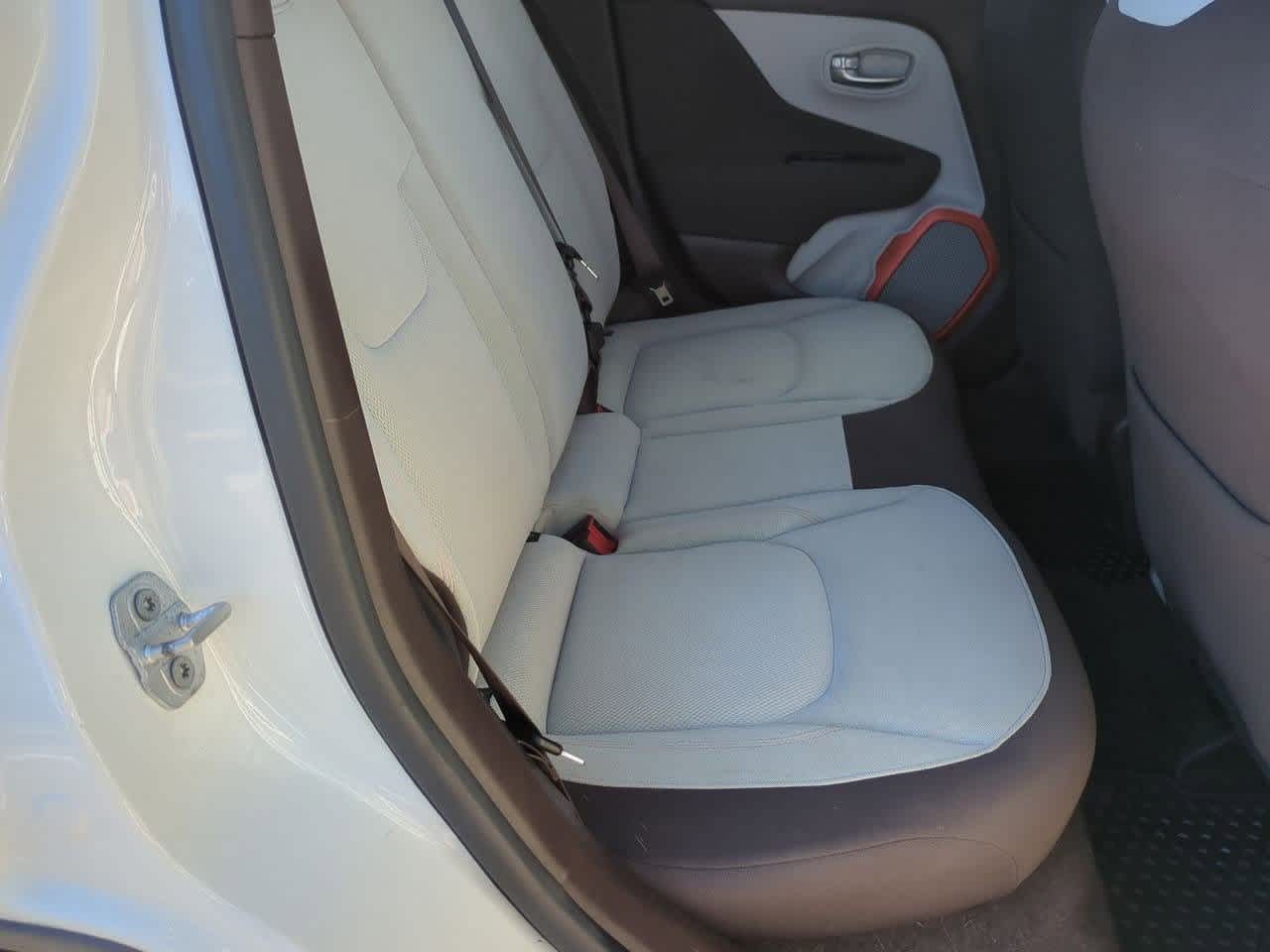 Thumbnail: 2016 Jeep Renegade - 19