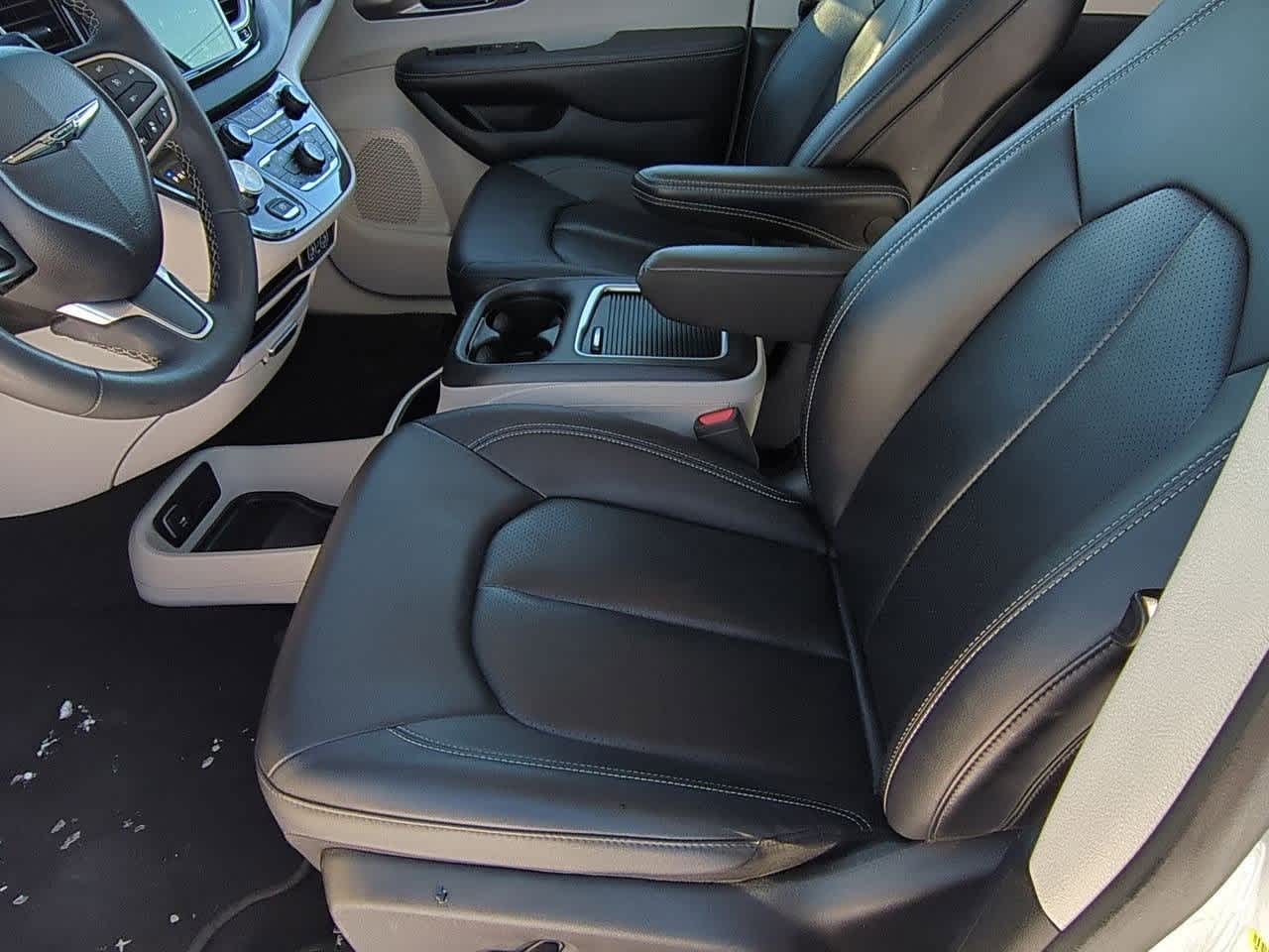 Thumbnail: 2024 Chrysler Pacifica - 9