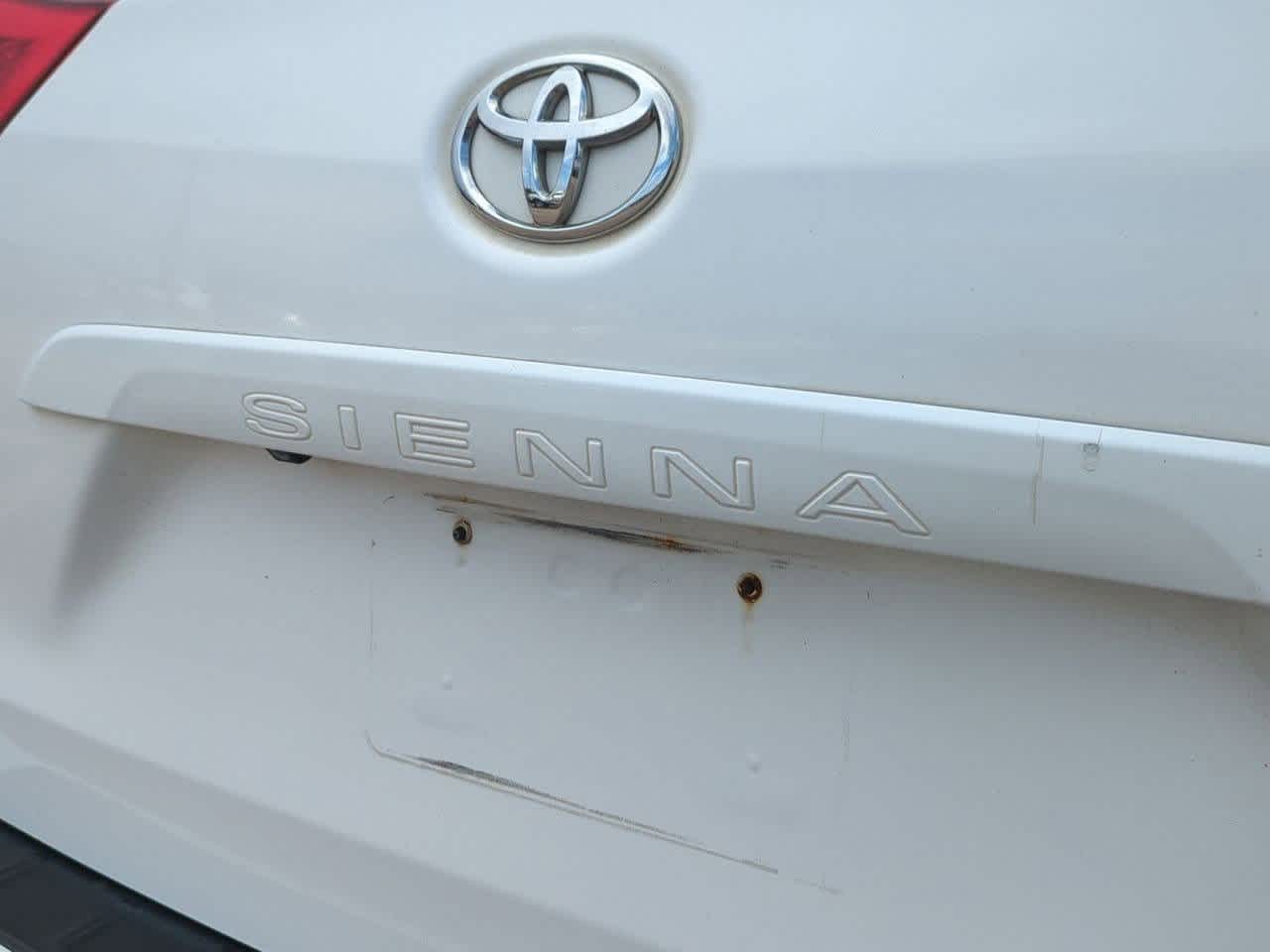 Thumbnail: 2011 Toyota Sienna - 11