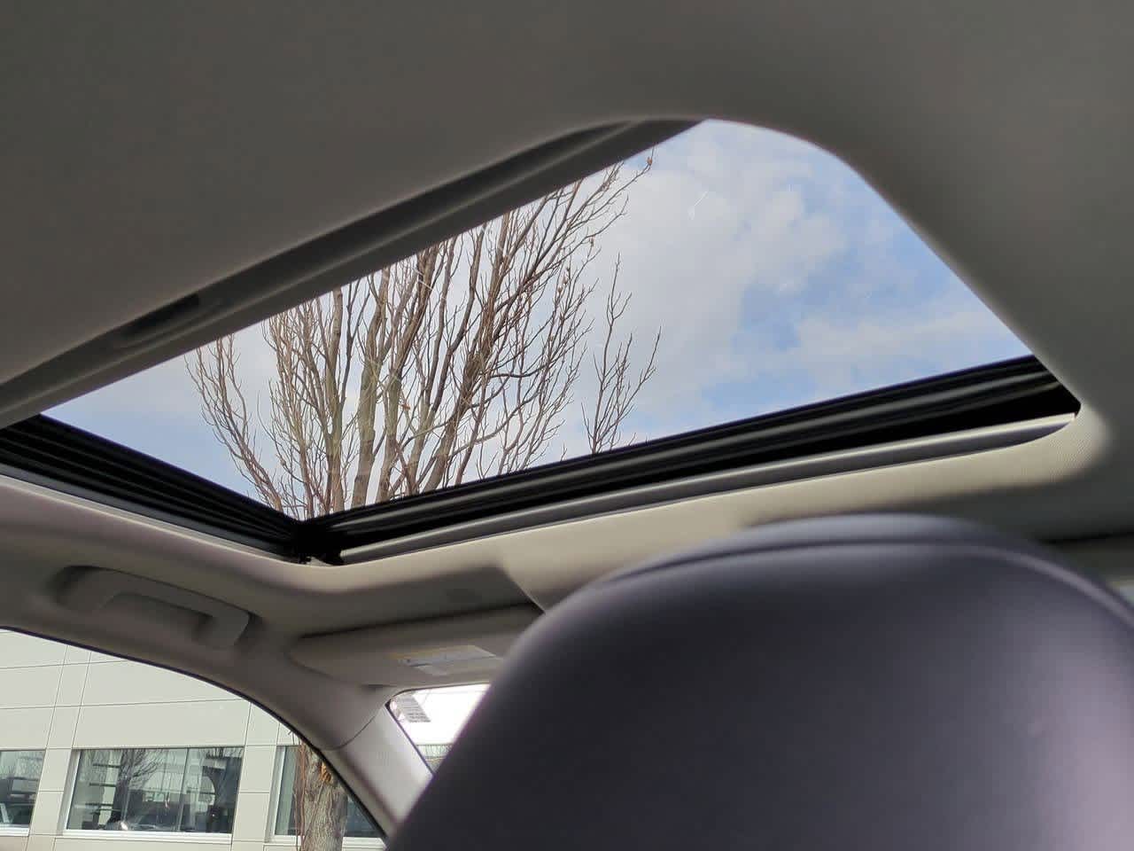 Thumbnail: 2022 Toyota Highlander - 22