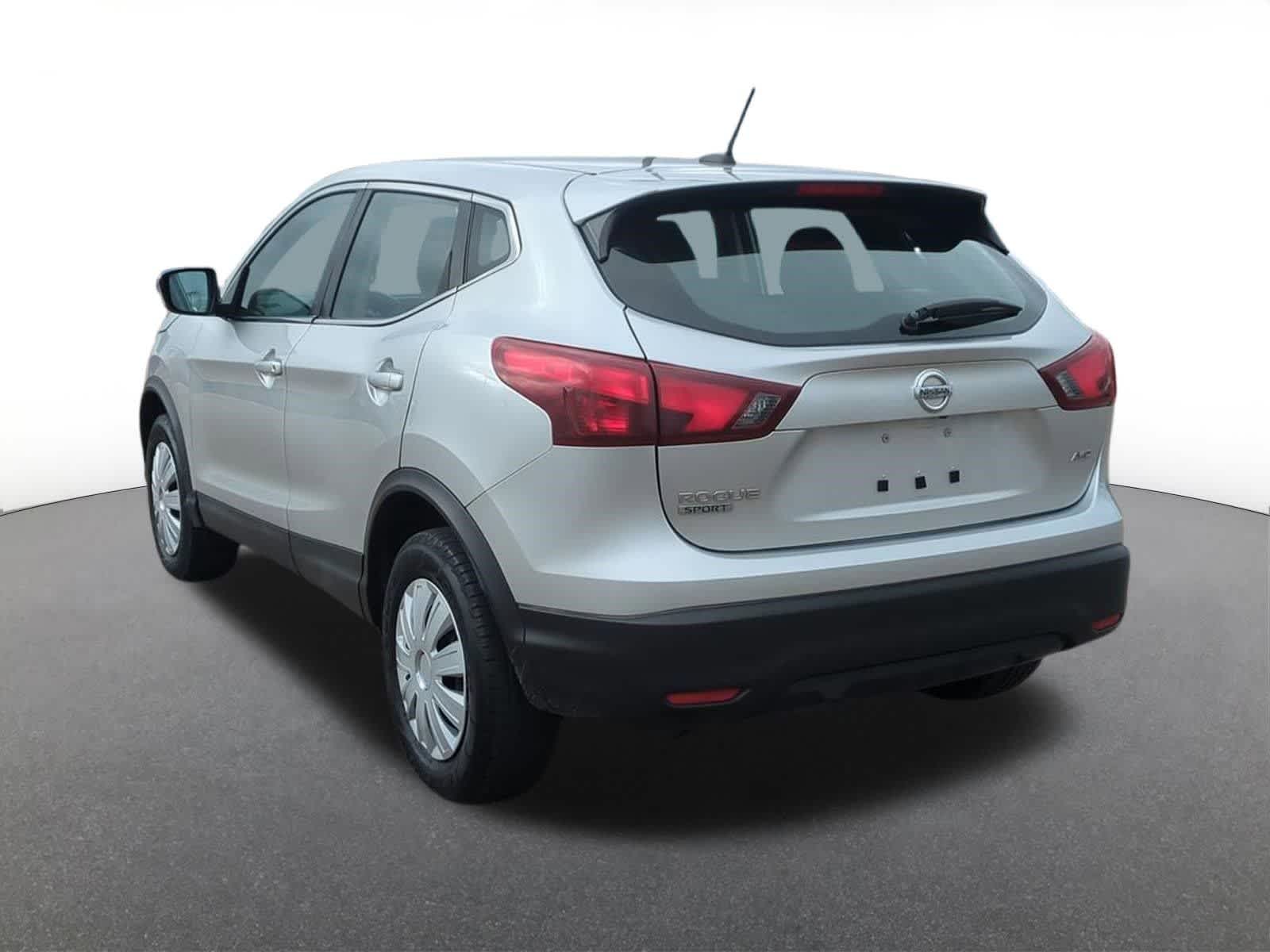 Thumbnail: 2018 Nissan Rogue Sport - 4