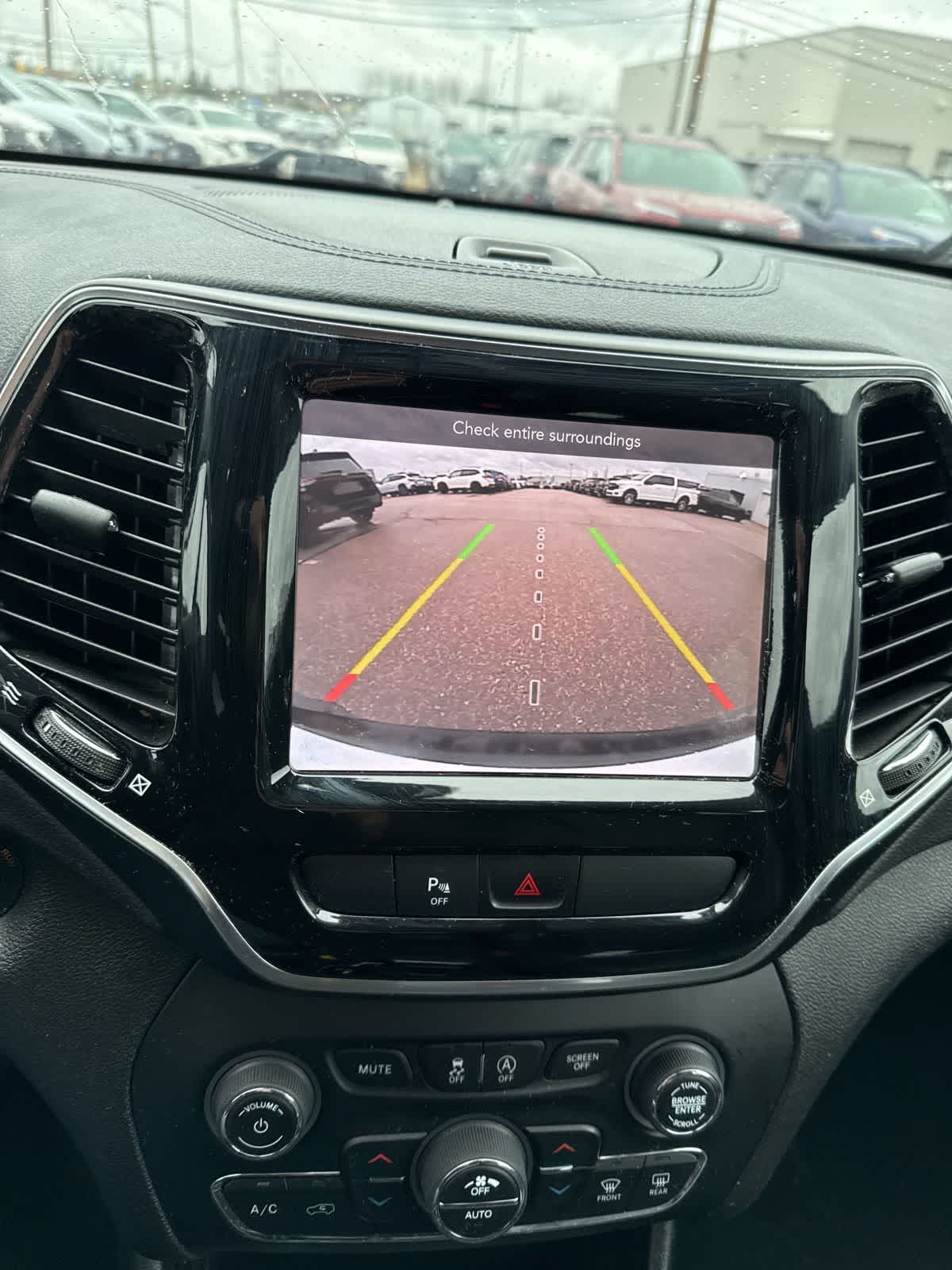 Thumbnail: 2020 Jeep Cherokee - 20