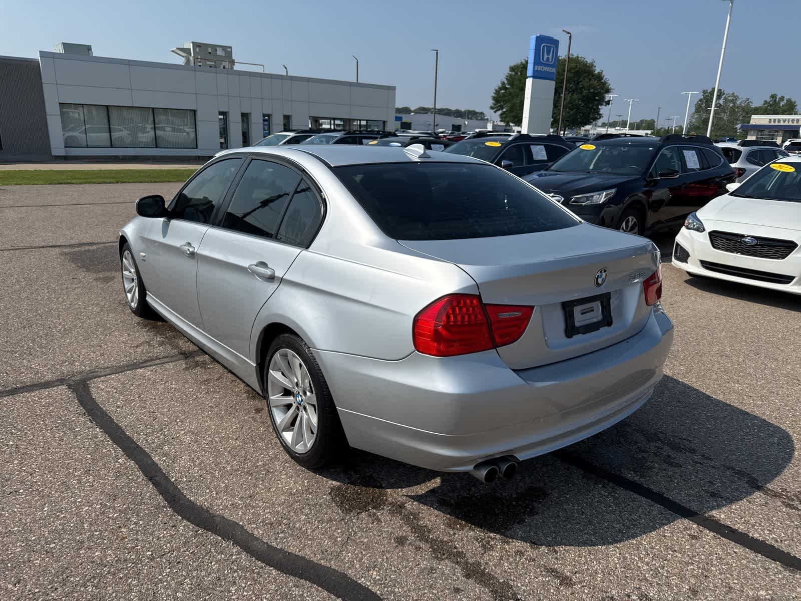 Thumbnail: 2011 BMW 3 Series - 2