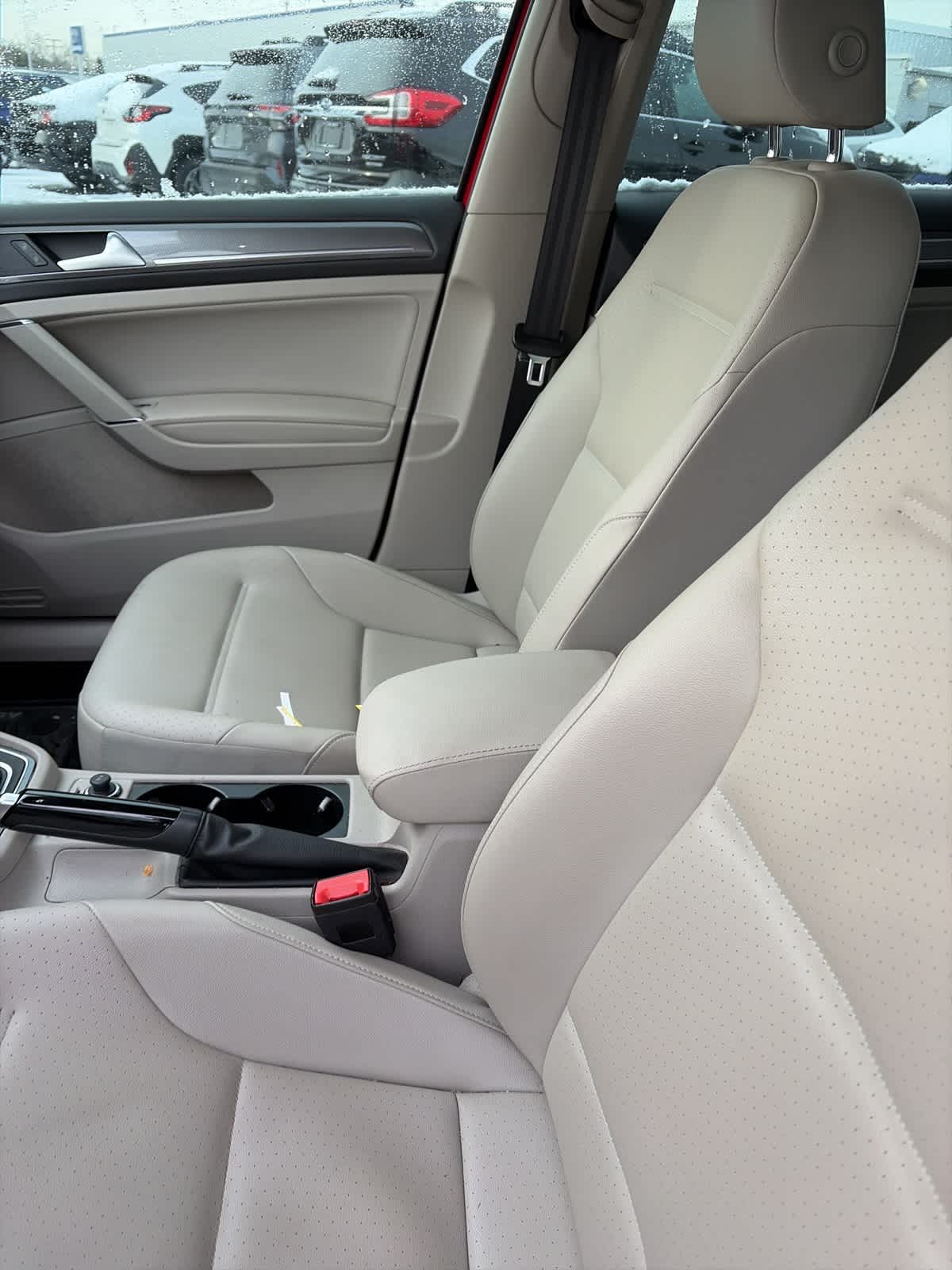 Thumbnail: 2017 Volkswagen Golf - 14