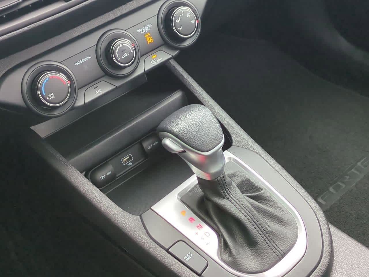 Thumbnail: 2022 Kia Forte - 28