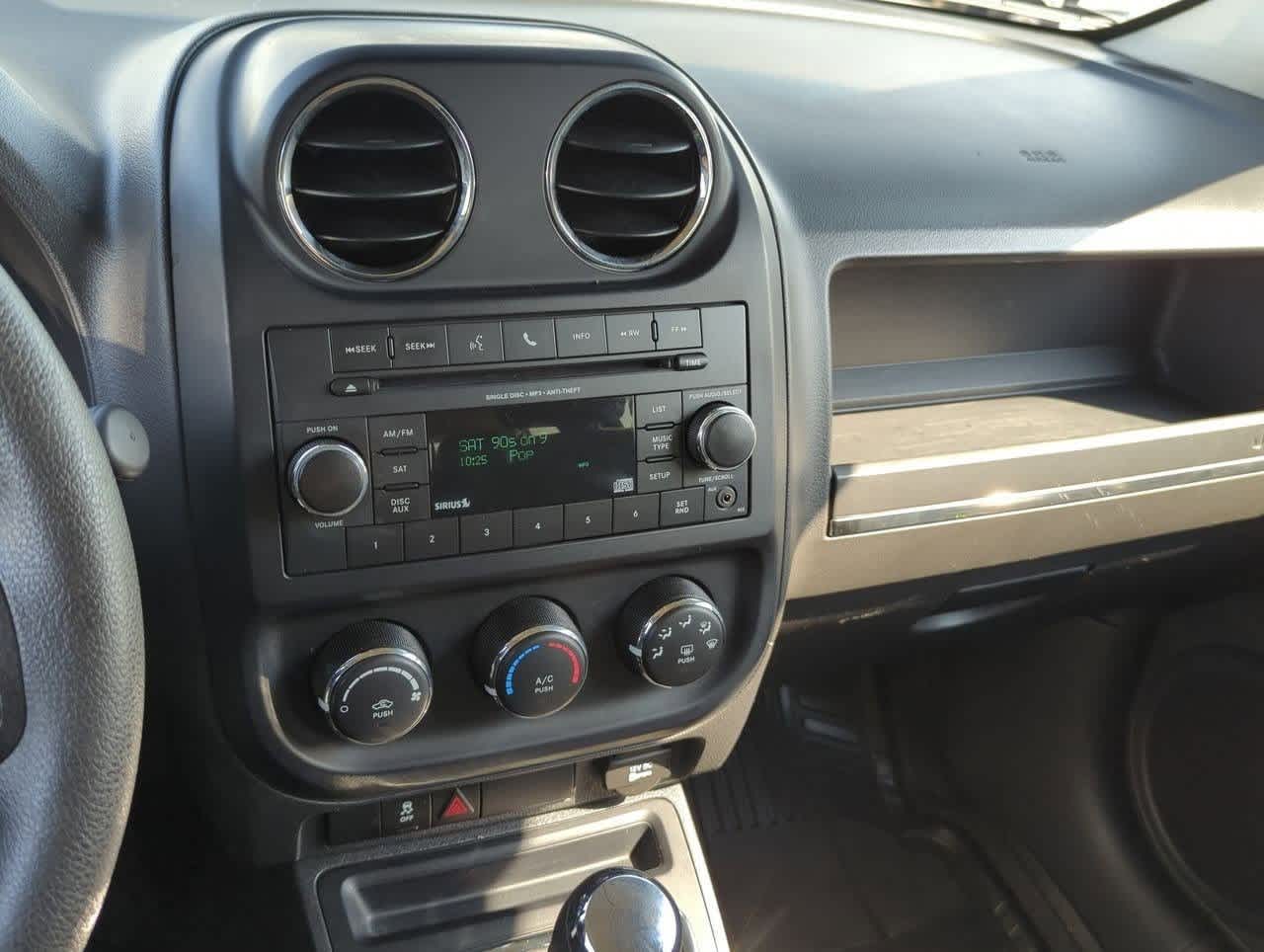 Thumbnail: 2016 Jeep Patriot - 26