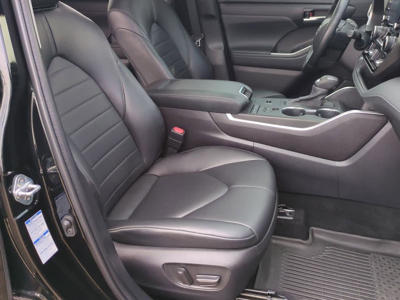 Thumbnail: 2022 Toyota Highlander - 23