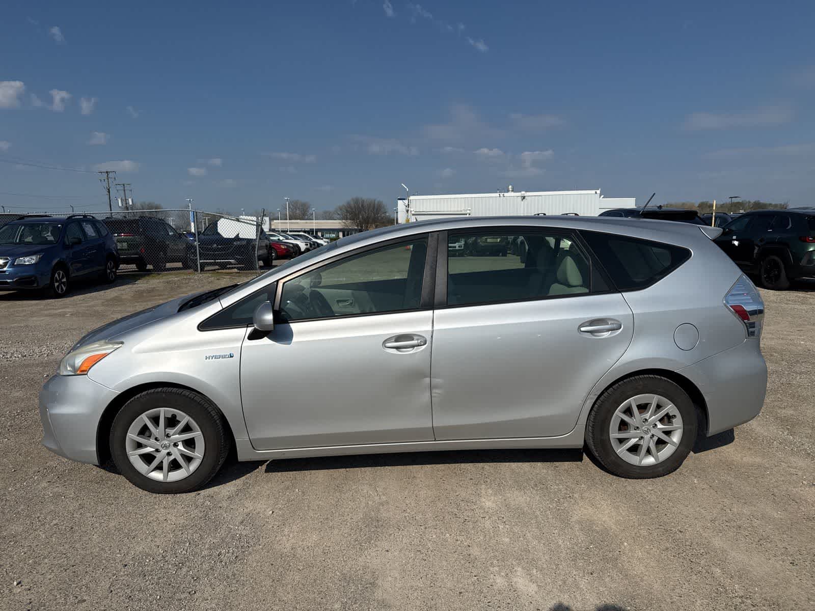 Thumbnail: 2014 Toyota Prius v - 12