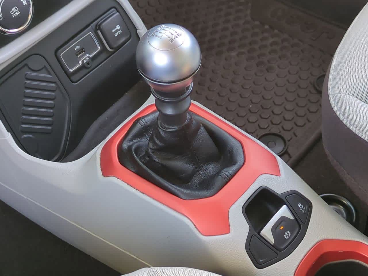 Thumbnail: 2016 Jeep Renegade - 29