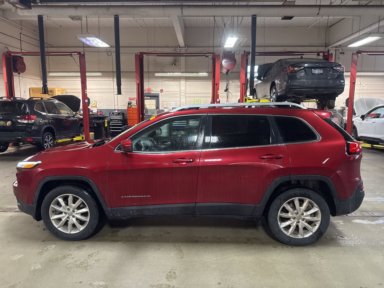 Thumbnail: 2016 Jeep Cherokee - 12