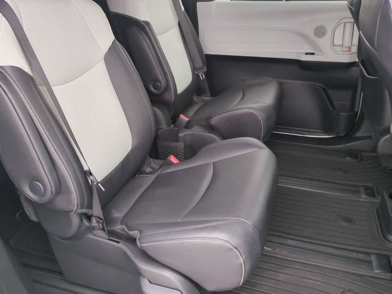 Thumbnail: 2025 Toyota Sienna - 20