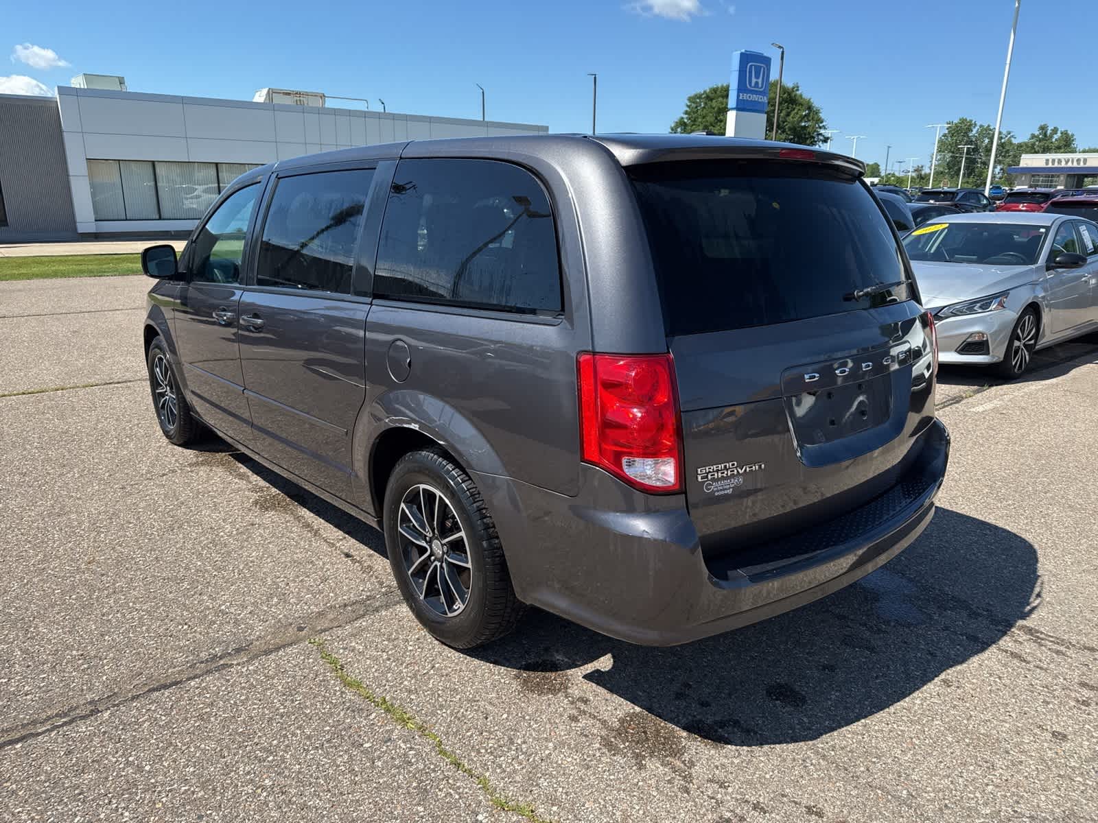 Thumbnail: 2017 Dodge Grand Caravan - 2