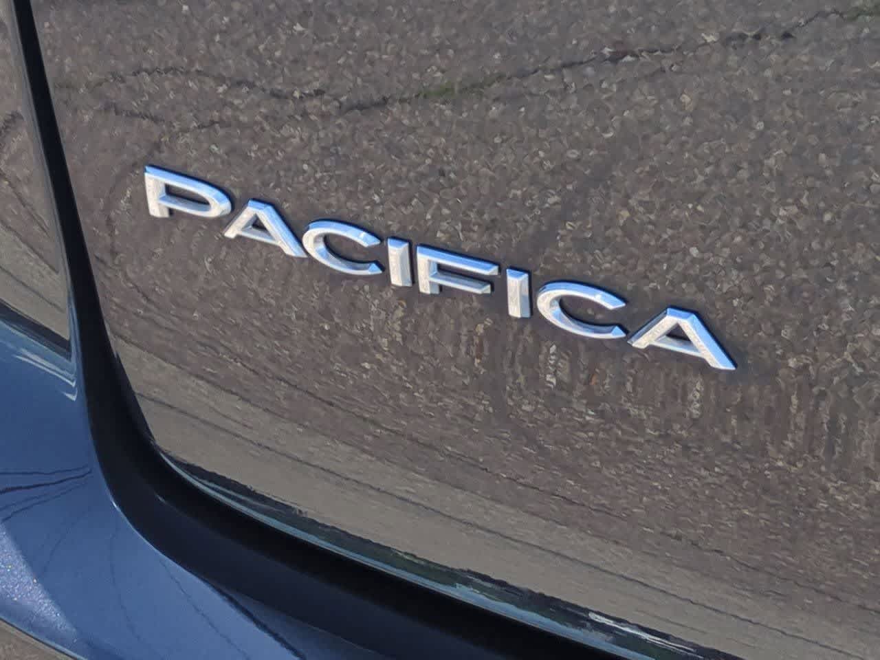 Thumbnail: 2018 Chrysler Pacifica - 12