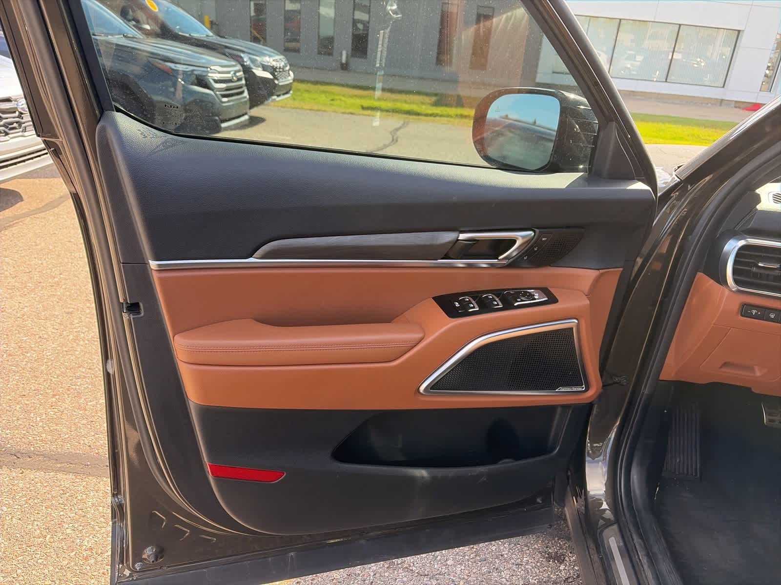 Thumbnail: 2023 Kia Telluride - 18