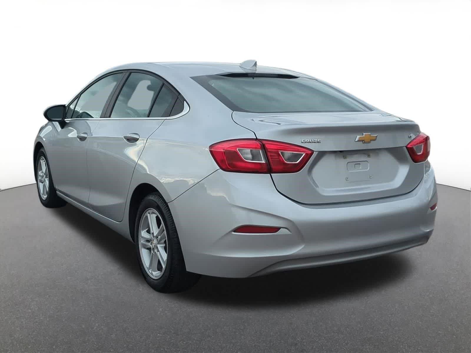 Thumbnail: 2018 Chevrolet Cruze - 4