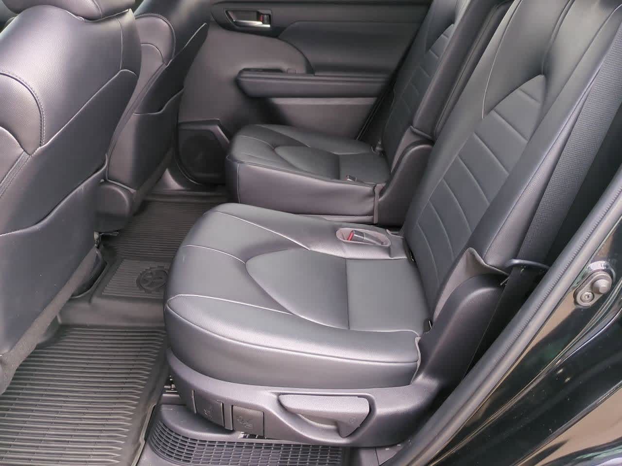 Thumbnail: 2022 Toyota Highlander - 19