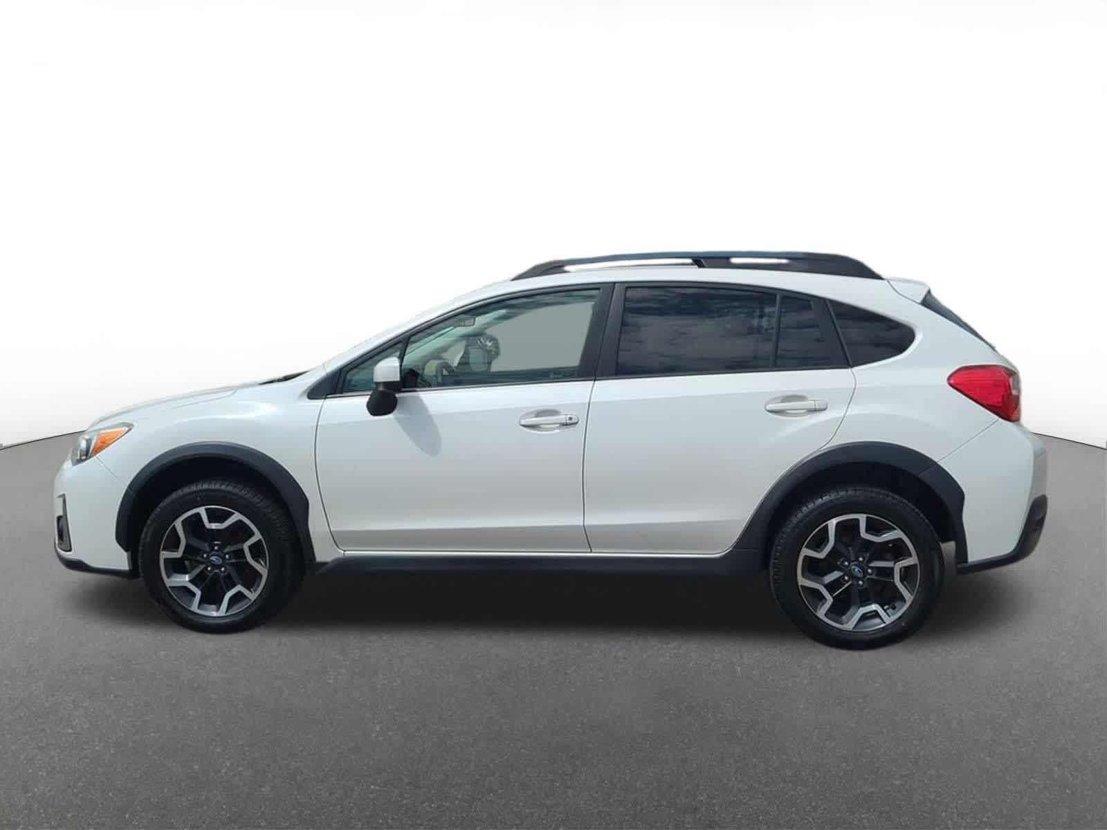 Thumbnail: 2017 Subaru Crosstrek - 3