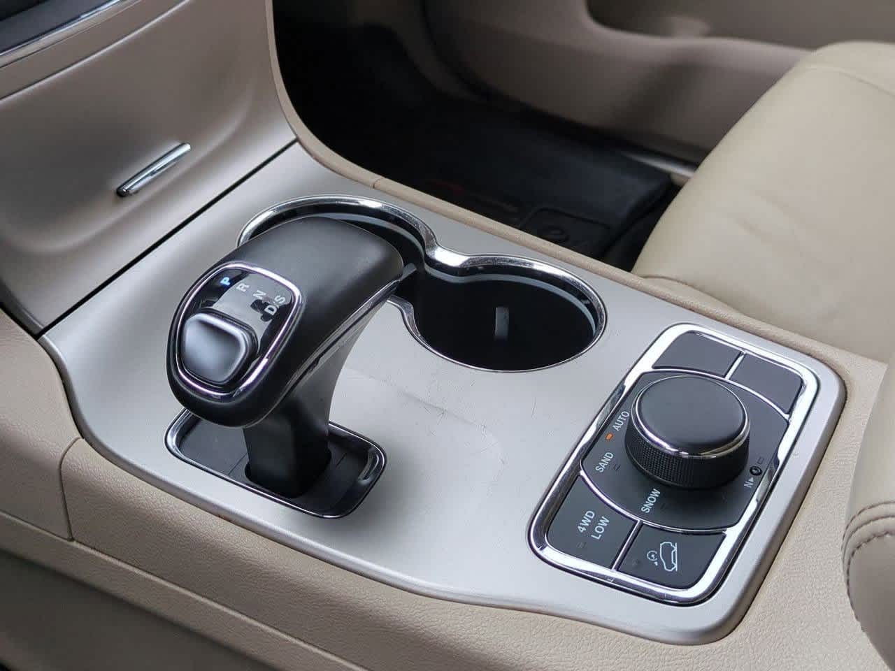 Thumbnail: 2015 Jeep Grand Cherokee - 32