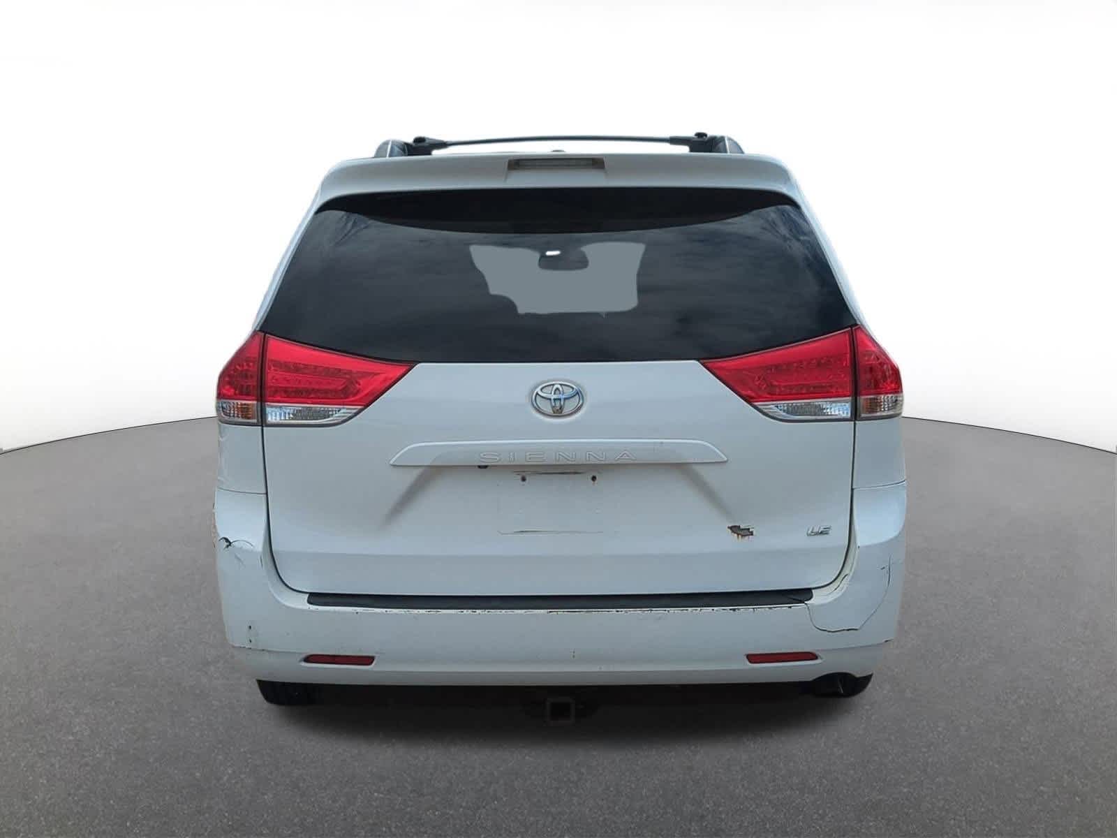 Thumbnail: 2011 Toyota Sienna - 5