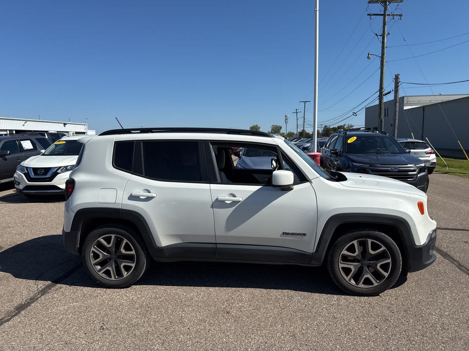 Thumbnail: 2016 Jeep Renegade - 9