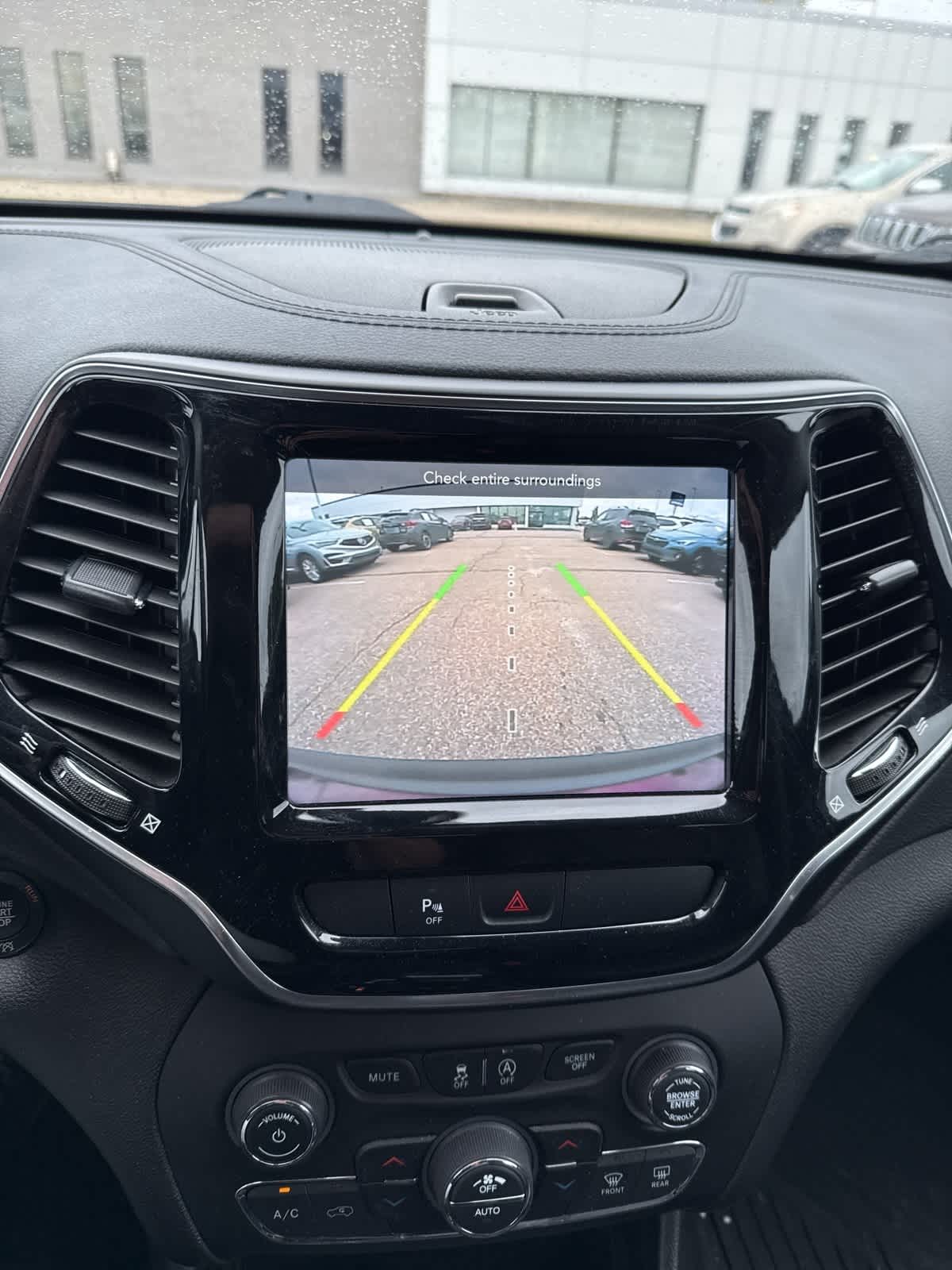 Thumbnail: 2020 Jeep Cherokee - 20