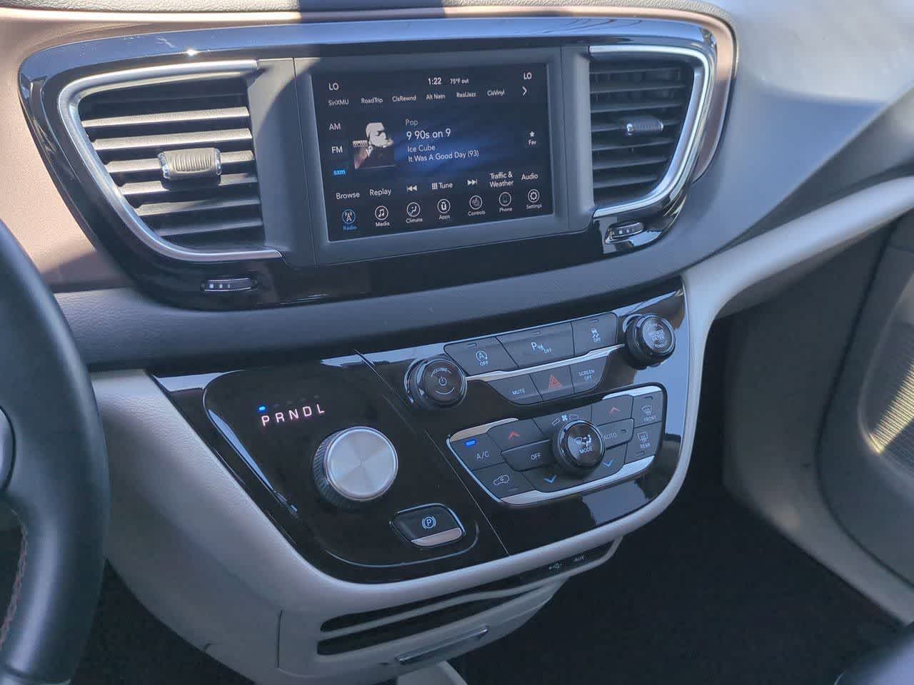Thumbnail: 2018 Chrysler Pacifica - 28