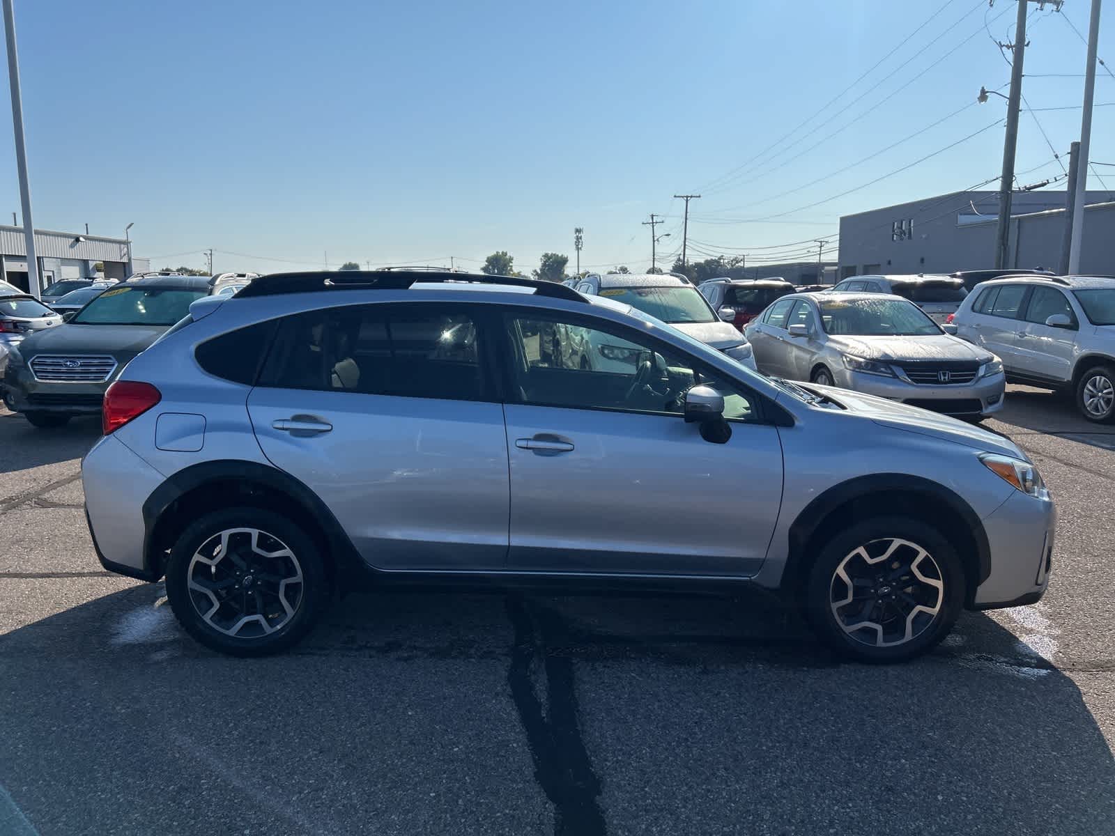 Thumbnail: 2017 Subaru Crosstrek - 4