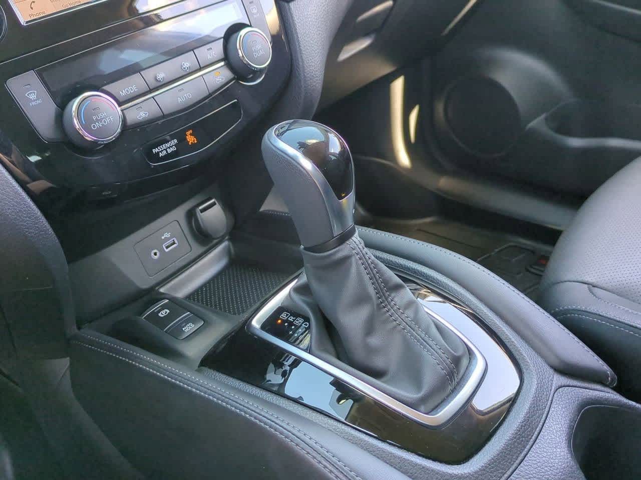 Thumbnail: 2020 Nissan Rogue - 30