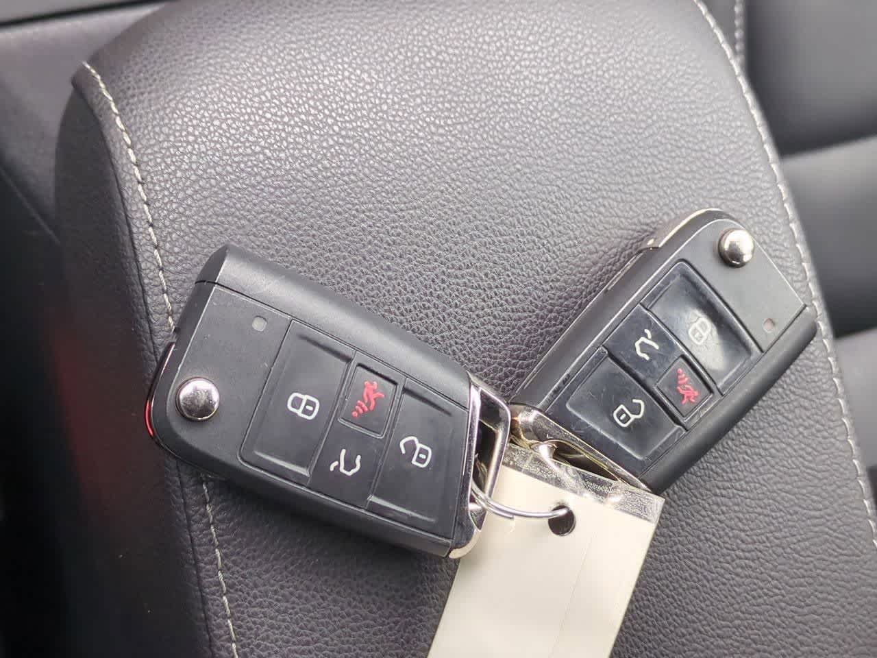 Thumbnail: 2017 Volkswagen Golf - 34