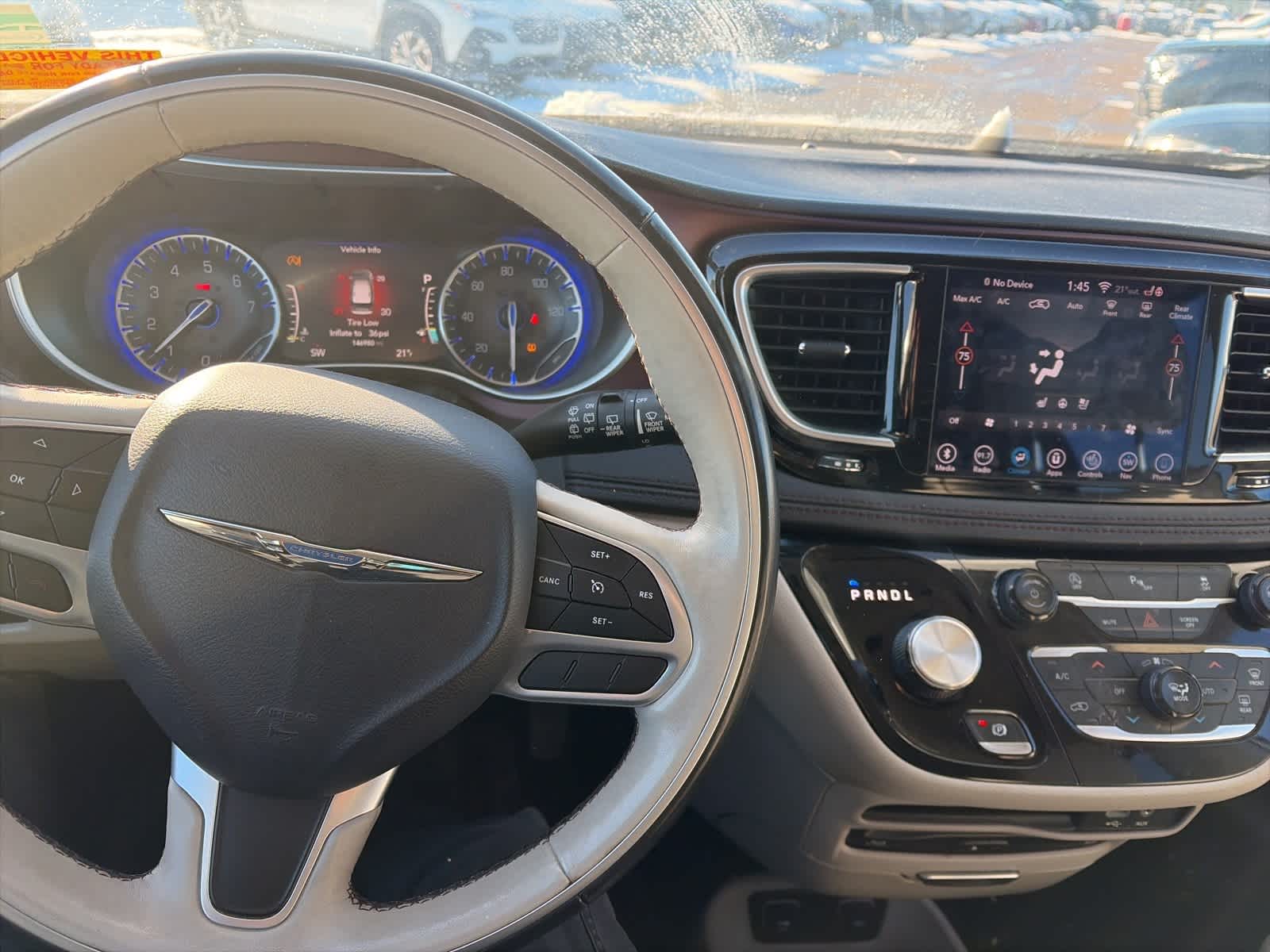 Thumbnail: 2018 Chrysler Pacifica - 12