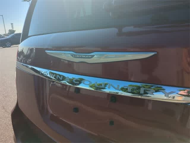 2014 Chrysler Town & Country  10