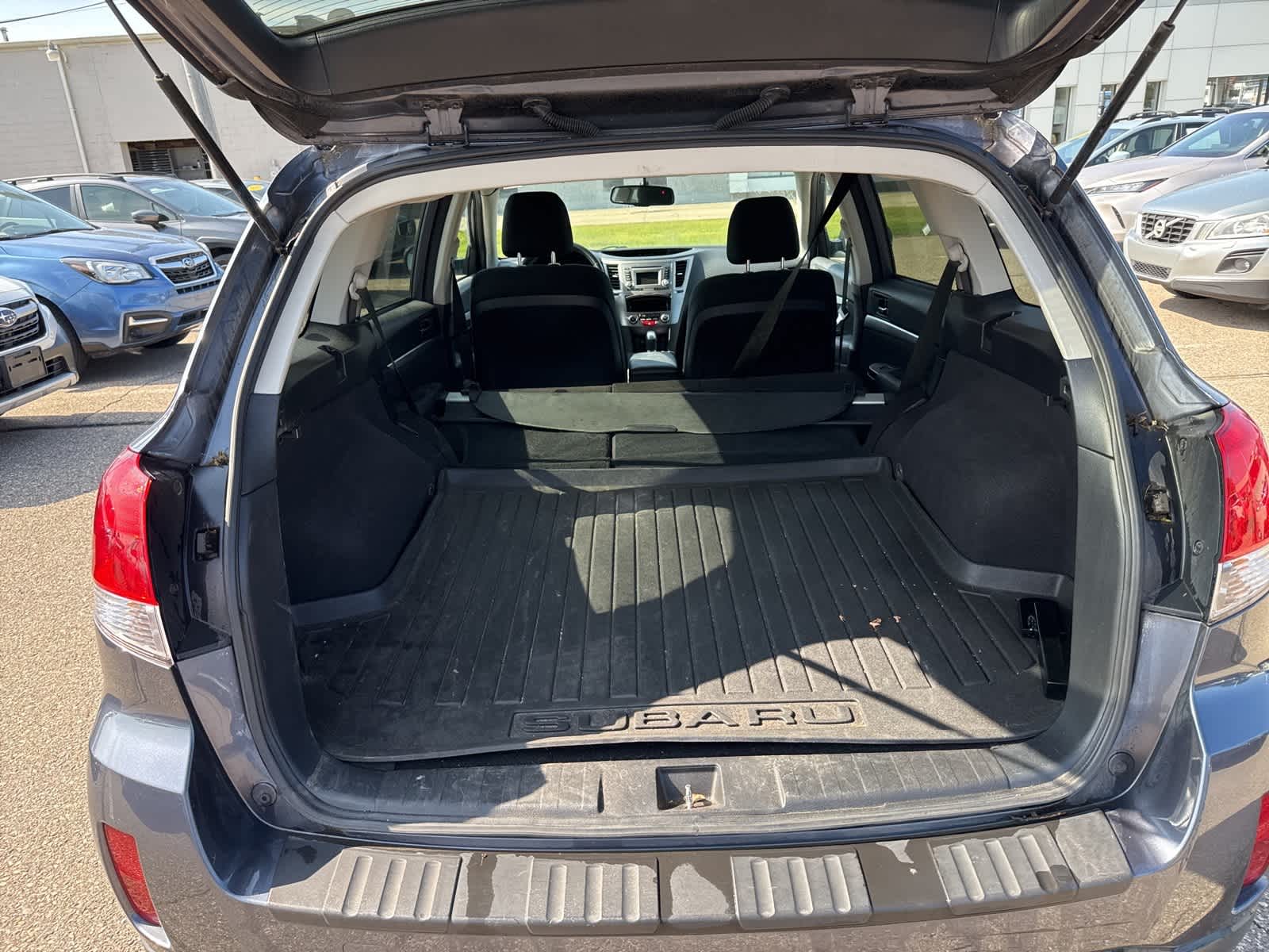 2014 Subaru Outback Premium 14