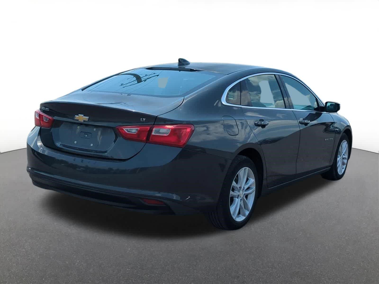 Thumbnail: 2017 Chevrolet Malibu - 6