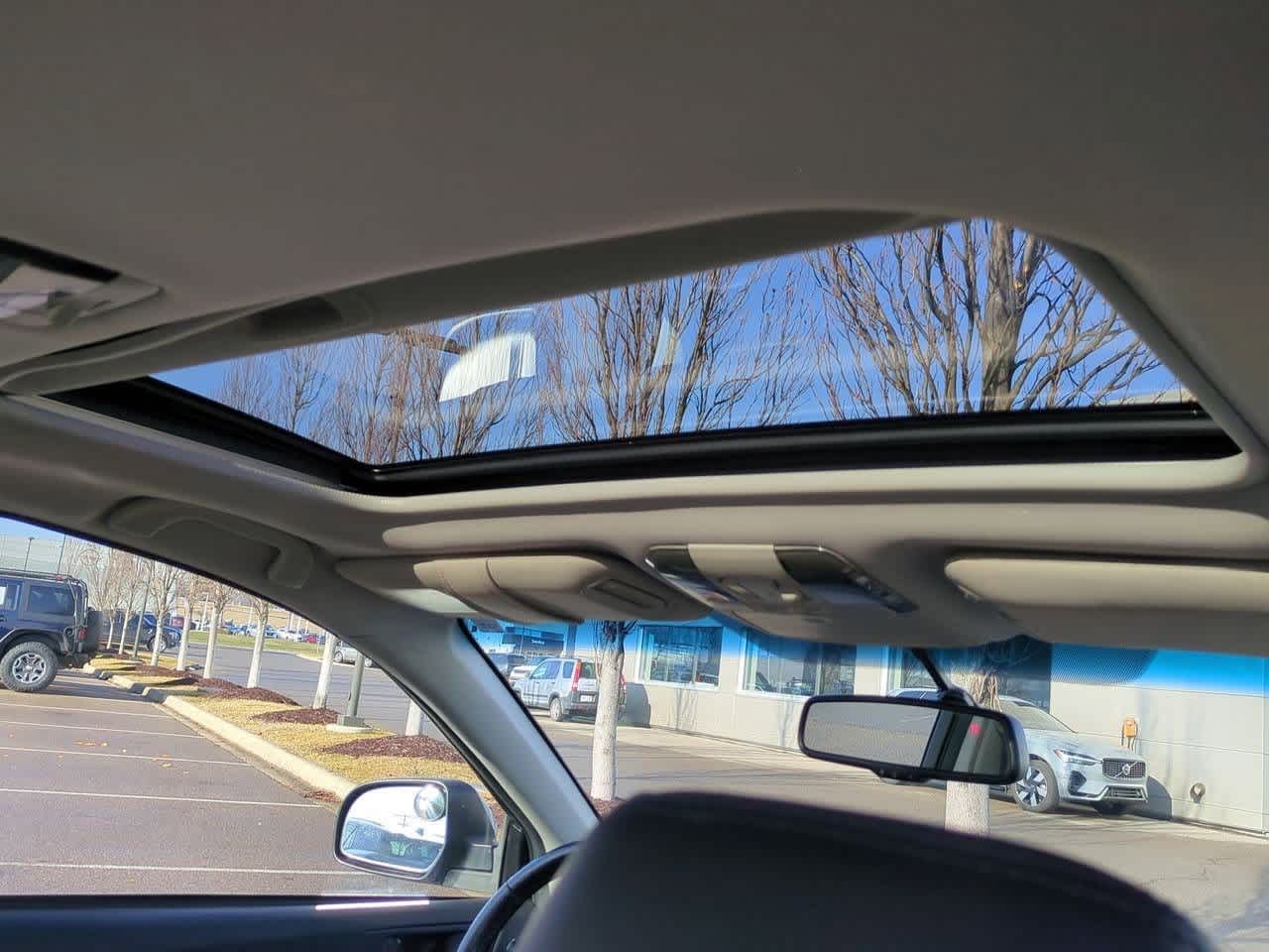 Thumbnail: 2011 Subaru Legacy - 21