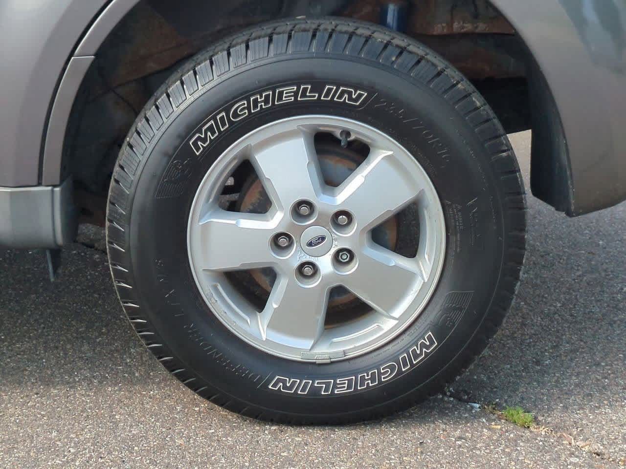 Thumbnail: 2009 Ford Escape - 13