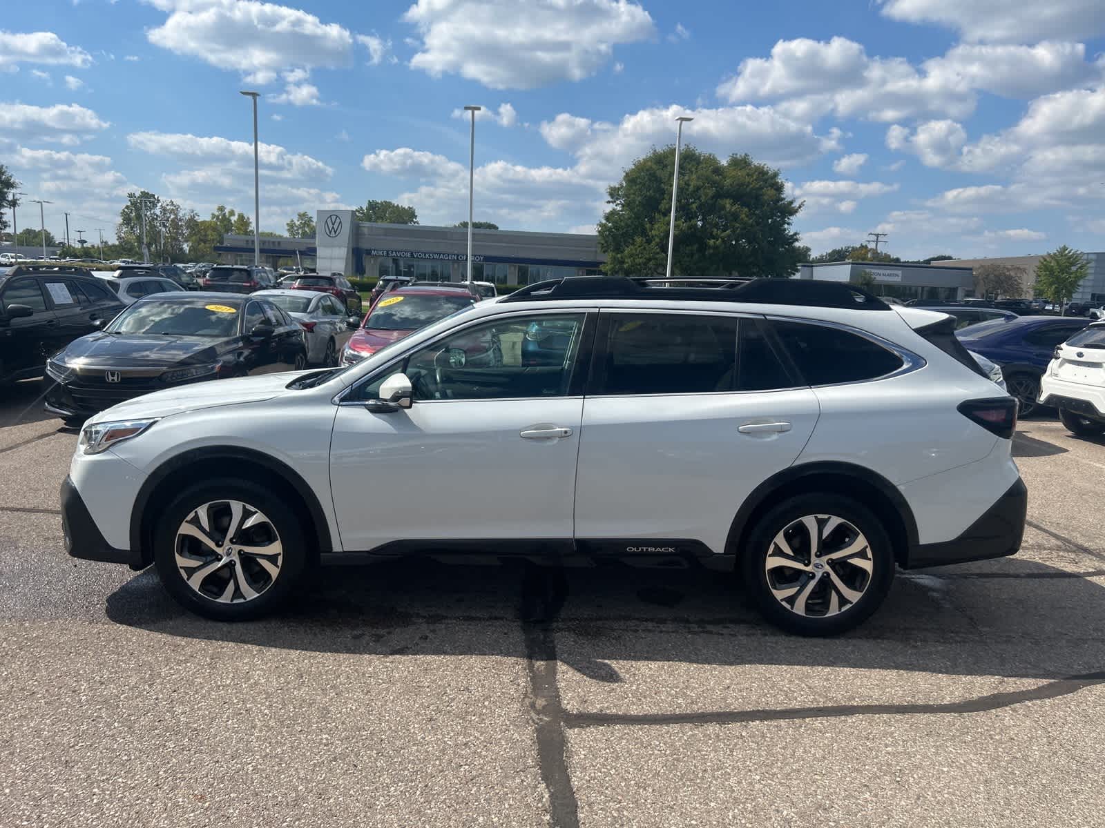 2020 Subaru Outback Limited photo 2