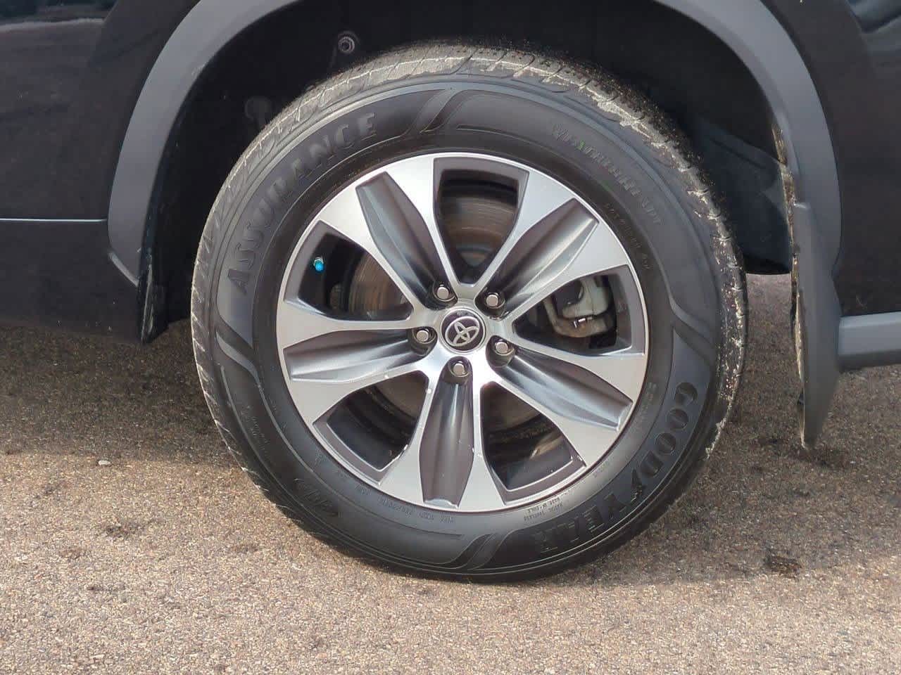 Thumbnail: 2022 Toyota Highlander - 13