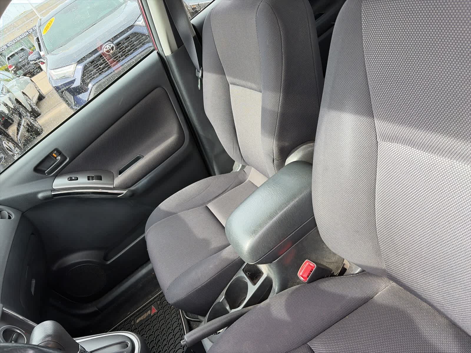 Thumbnail: 2004 Pontiac Vibe - 15