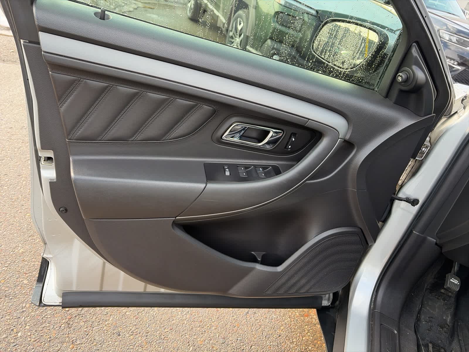 Thumbnail: 2010 Ford Taurus - 12