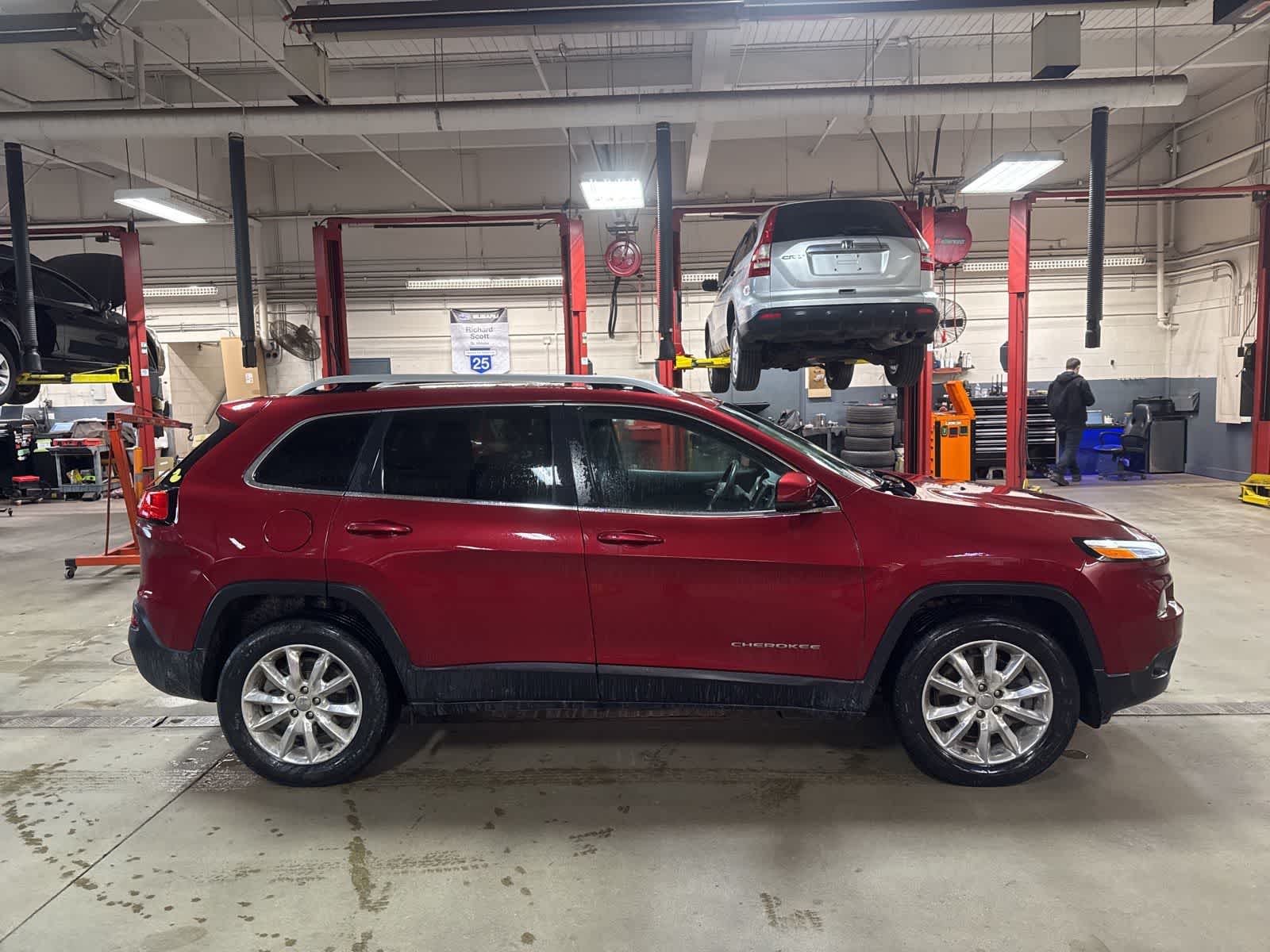 Thumbnail: 2016 Jeep Cherokee - 9