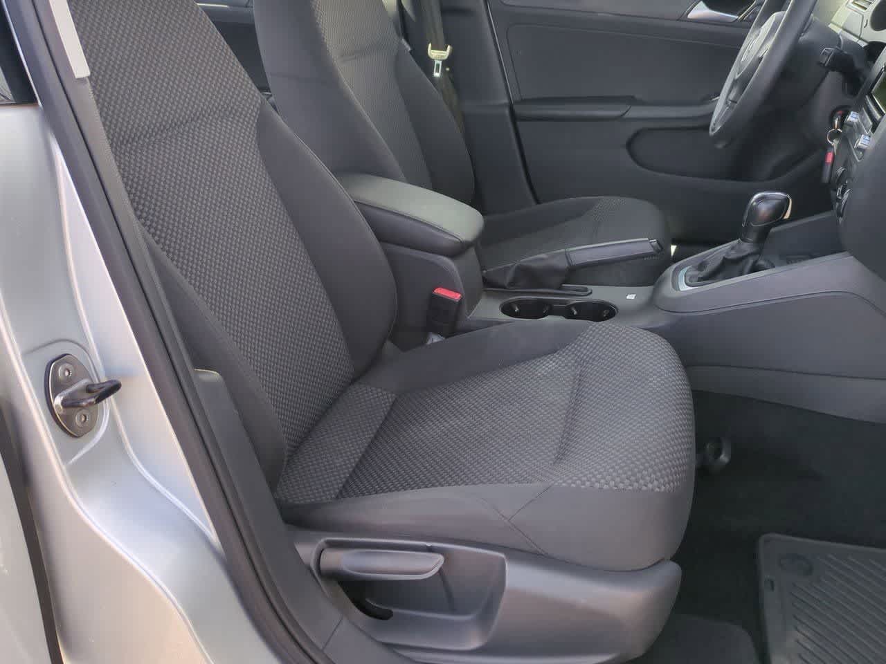 Thumbnail: 2014 Volkswagen Jetta - 21