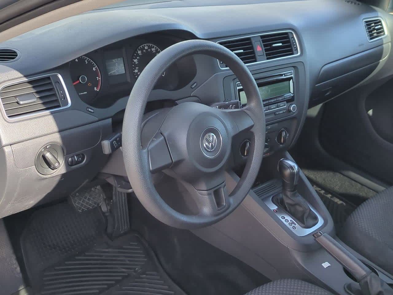 Thumbnail: 2014 Volkswagen Jetta - 2