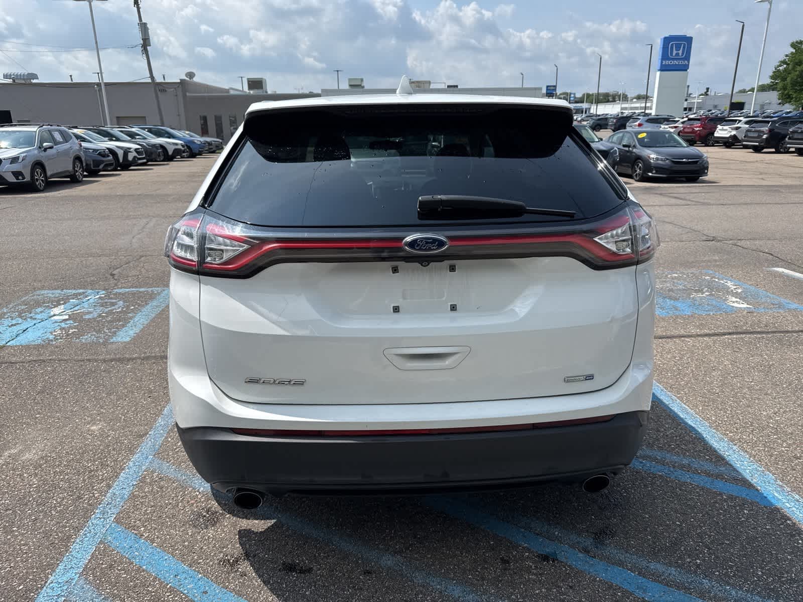 2016 Ford Edge SE 13