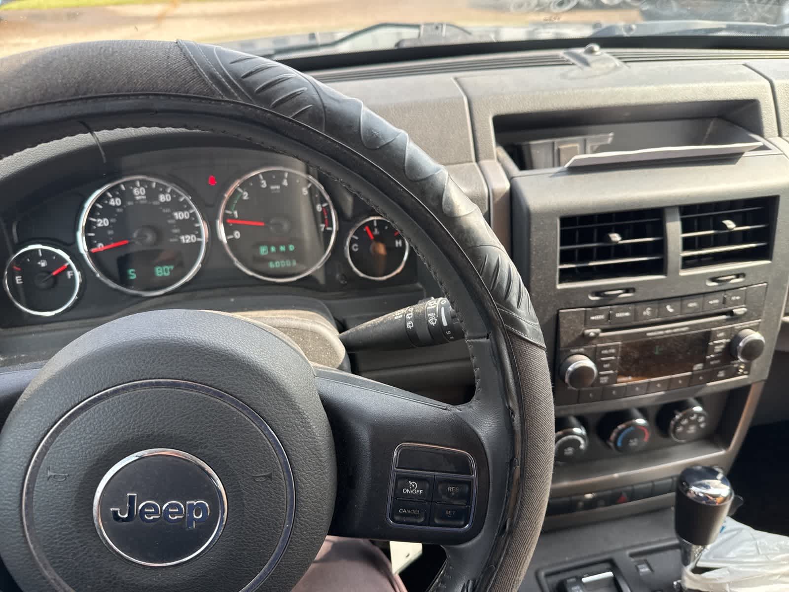 Thumbnail: 2012 Jeep Liberty - 18