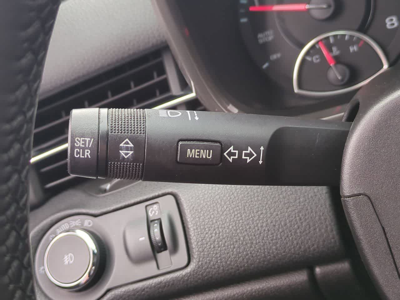 Thumbnail: 2015 Chevrolet Malibu - 25