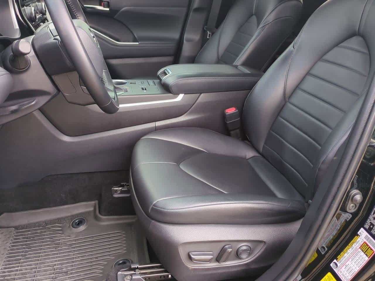 Thumbnail: 2022 Toyota Highlander - 15