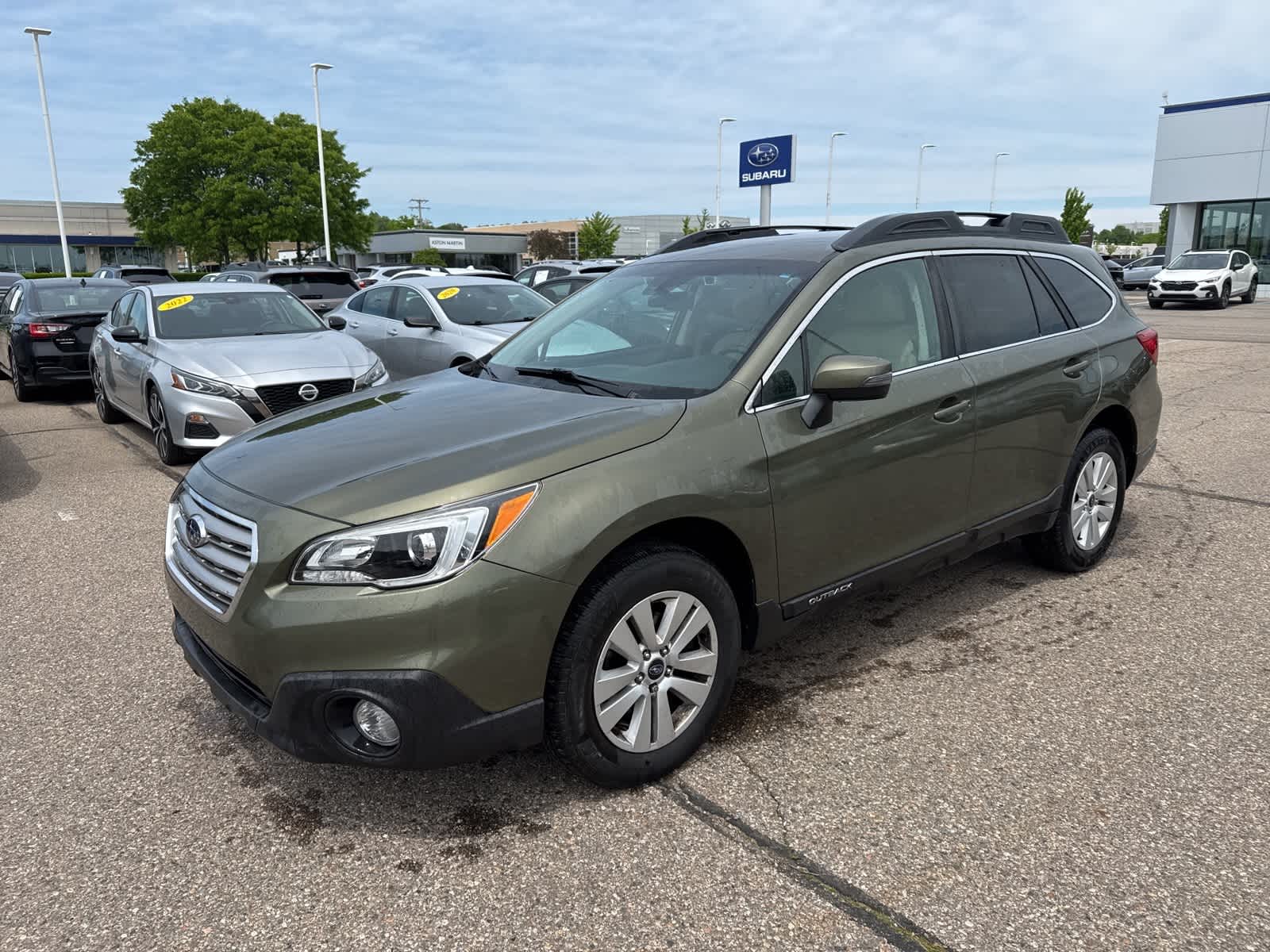 2017 Subaru Outback Premium -
                  Troy, MI