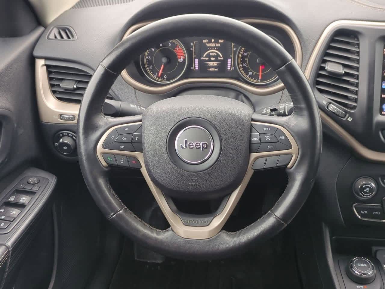 Thumbnail: 2016 Jeep Cherokee - 21